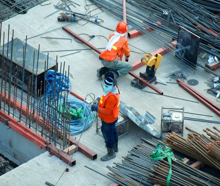What kinds of jobs are there in construction?